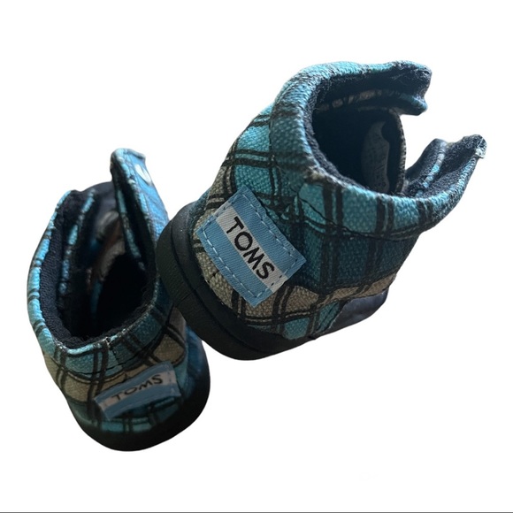 NWT Infant TOMS Navy Canvas Tiny Slip-On Boots Velcro Closure in size 3D - Picture 2 of 7